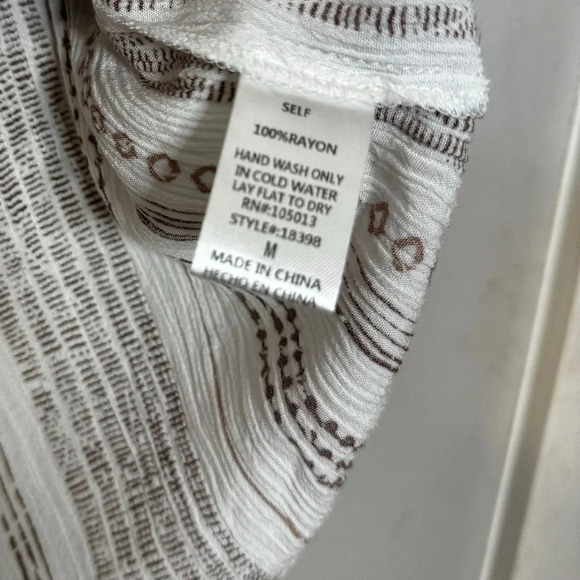 SAVANNA JANE Double Take 2 Floral Embroidery Top Size Medium - Picture 7 of 14